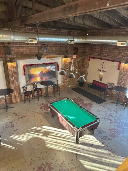 More Photos Of 418 1st St, Glasgow Bar For Sale