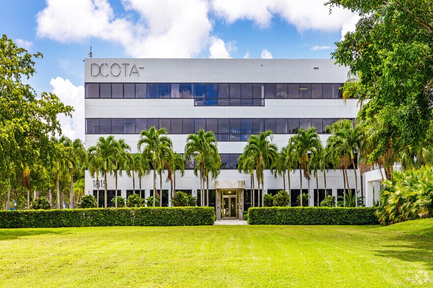 More Photos Of 1815 Griffin Rd, Dania Beach Office For Lease