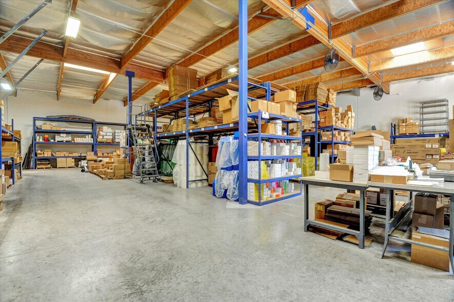 More Photos Of 920 W 10th St, Azusa Warehouse For Sale