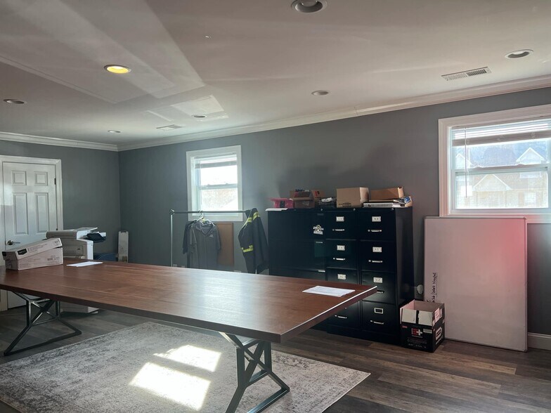 More Photos Of 1828 Braly Ln, Pulaski Light Distribution For Sale