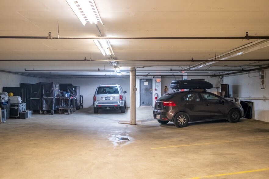 More Photos Of 1090 E Georgia St, Vancouver Warehouse For Sale