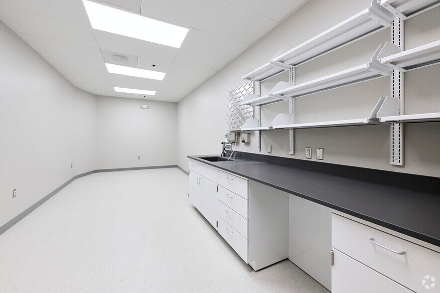 More Photos Of 20400 Observation Dr, Germantown Medical For Lease