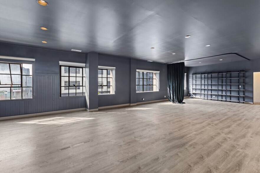 More Photos Of 301-335 8th St, San Francisco Showroom For Lease