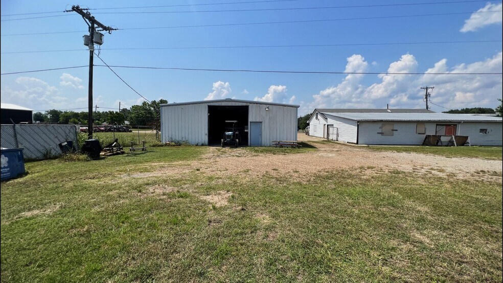 More Photos Of 2618 W Main St, Gun Barrel City Storefront For Sale