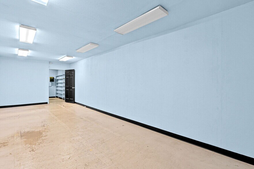 More Photos Of 9109 Dyer St, El Paso Storefront For Lease