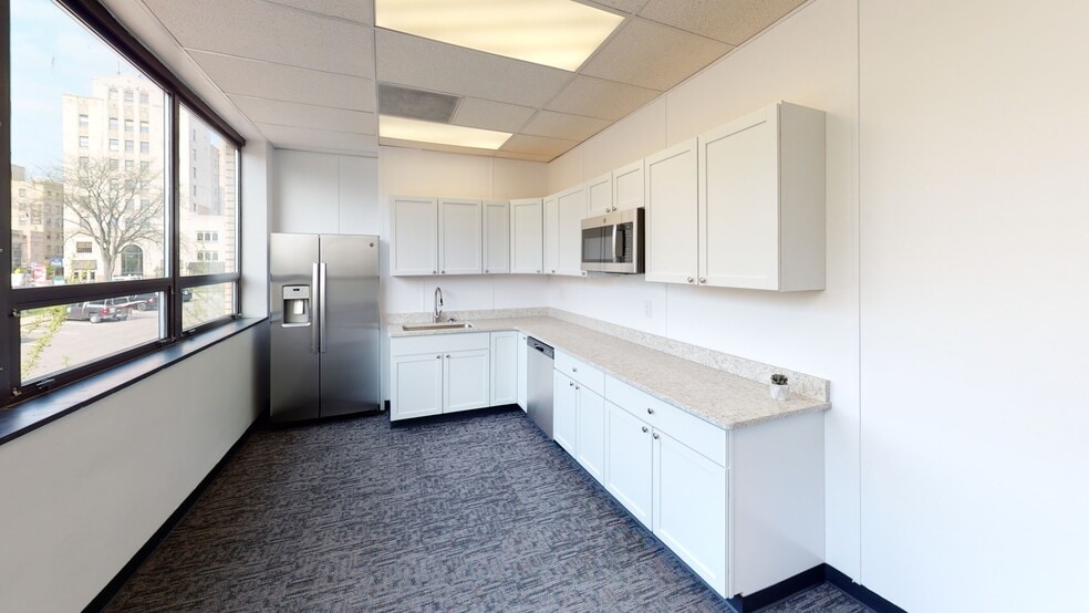 More Photos Of 35 N Park St, Mansfield Office For Sale