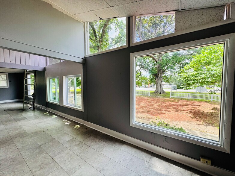 More Photos Of 685 N Jeff Davis Dr, Fayetteville Freestanding For Sale