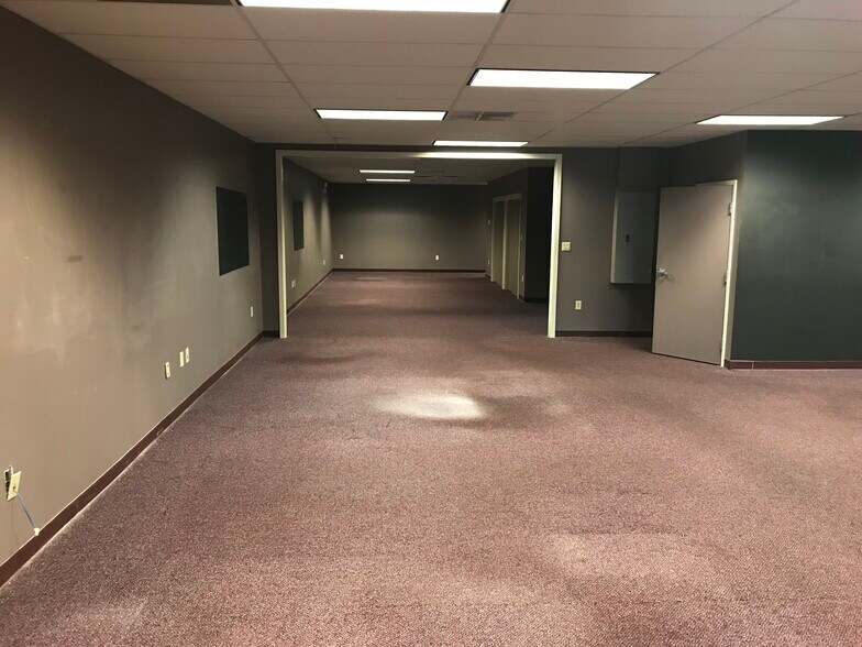 More Photos Of 330 N Reading Rd, Ephrata Unknown For Lease