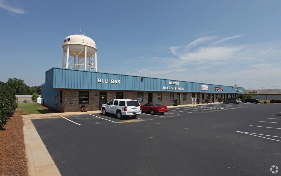 More Photos Of 6137 Denver Industrial Park Rd, Denver Flex For Lease