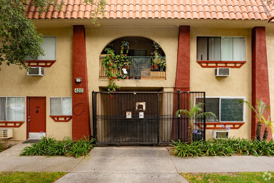 More Photos Of 420-422 S Birch St, Santa Ana Apartments For Sale