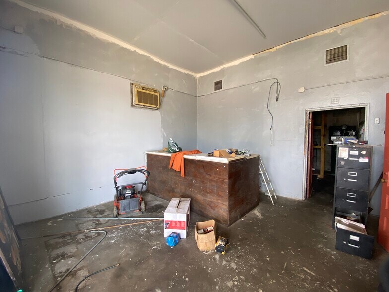 More Photos Of 1398 Washington Blvd, Beaumont Auto Repair For Lease