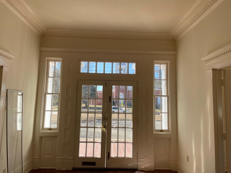 More Photos Of 346 Main St, Thomson Office For Lease