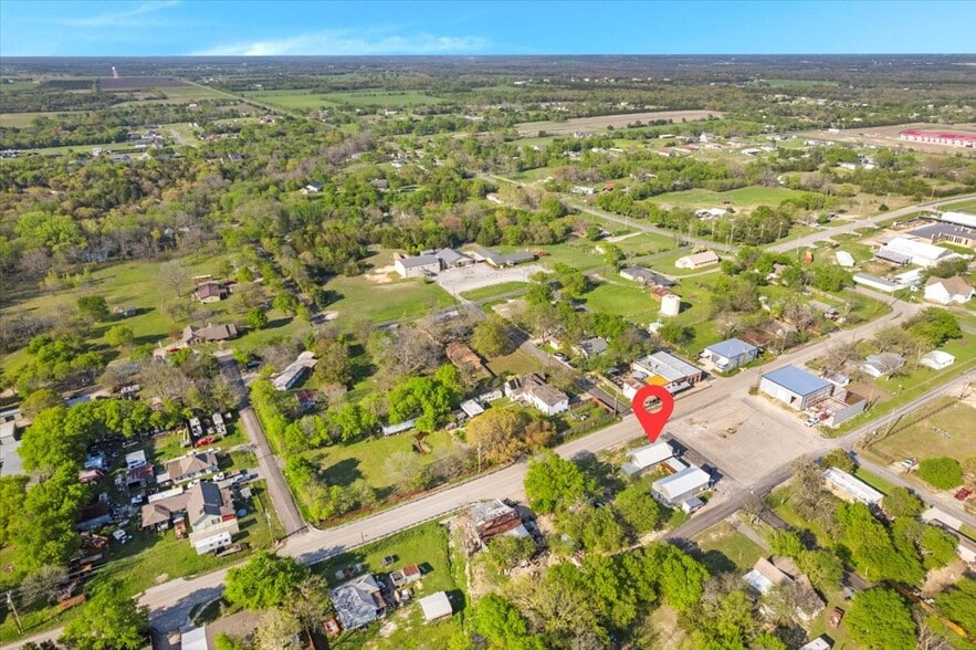 More Photos Of 103 College St, Anna Showroom For Sale