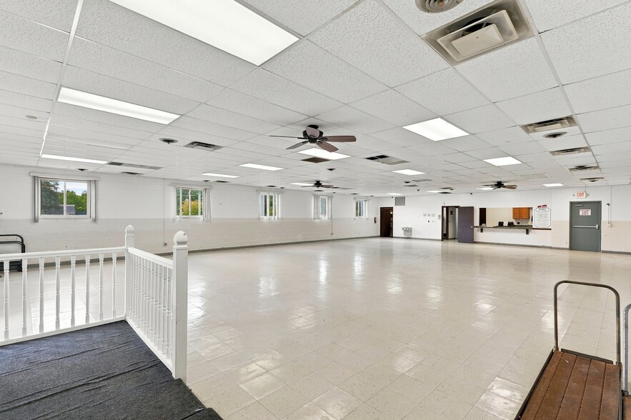 More Photos Of 12305 Beech Daly Rd, Taylor Flex For Lease