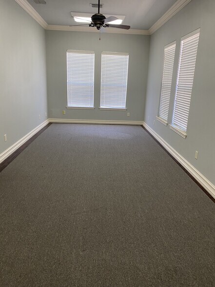 More Photos Of 6605 Precinct Line Rd, North Richland Hills Office For Sale