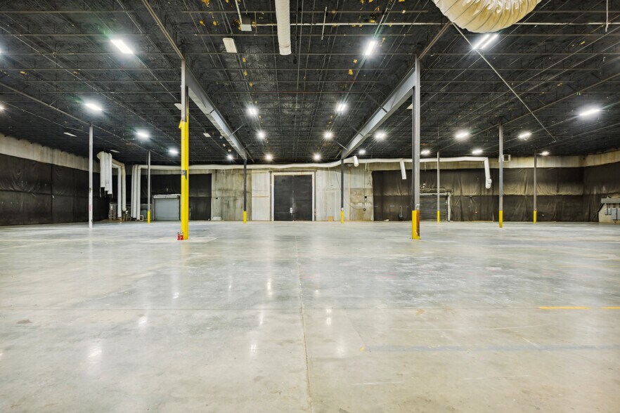 More Photos Of 1144 Mailing Ave, Atlanta Warehouse For Lease