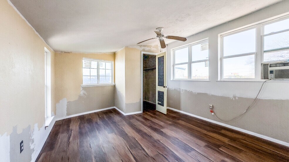 More Photos Of 719 E Highway 67, Duncanville Industrial For Sale