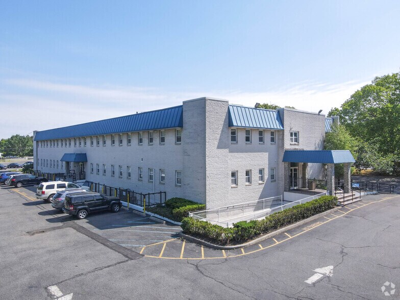 More Photos Of 240 Patchogue Yaphank Rd, East Patchogue Medical For Lease