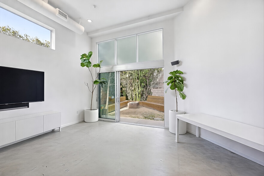 More Photos Of 2100 Abbot Kinney Blvd, Venice Loft Creative Space For Lease