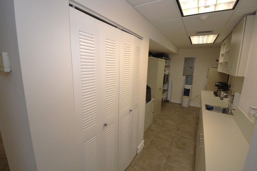 More Photos Of 7765 SW 87th Ave, Miami Office For Sale