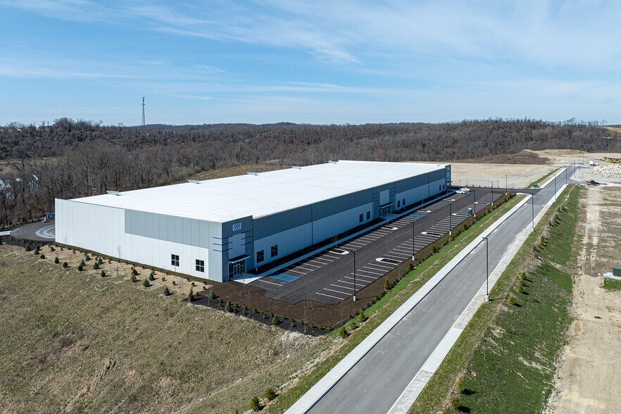 More Photos Of 1200 International Drive - Building 1, Oakdale Warehouse For Lease
