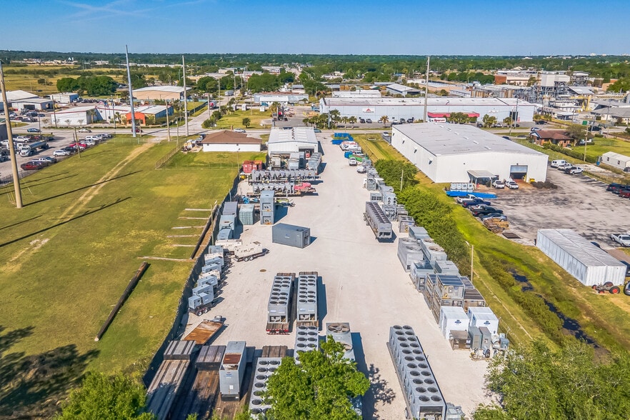 More Photos Of 2710 S Combee Rd, Lakeland Warehouse For Lease