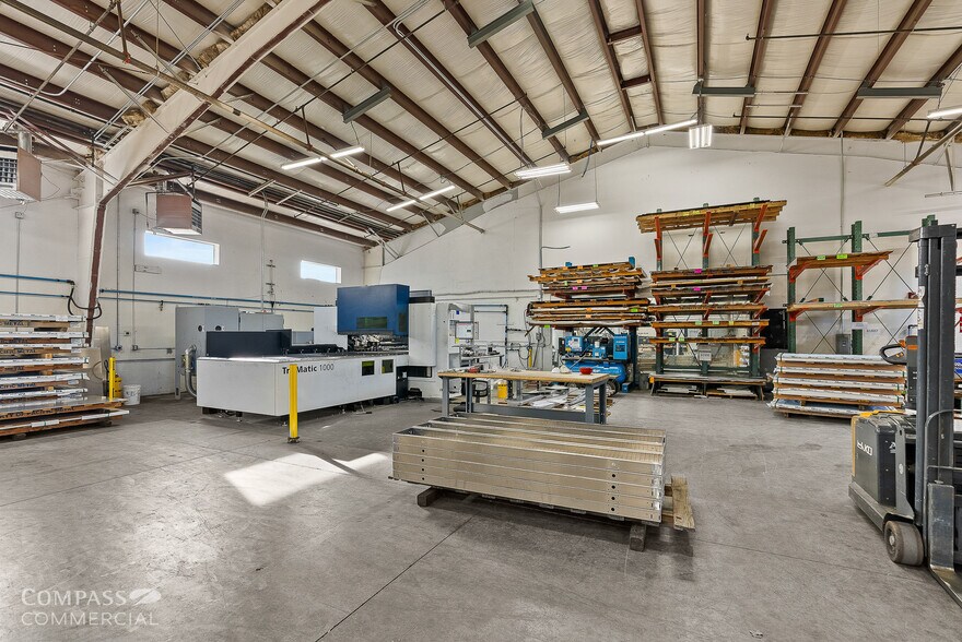 More Photos Of 20680 Carmen Loop, Bend Warehouse For Sale