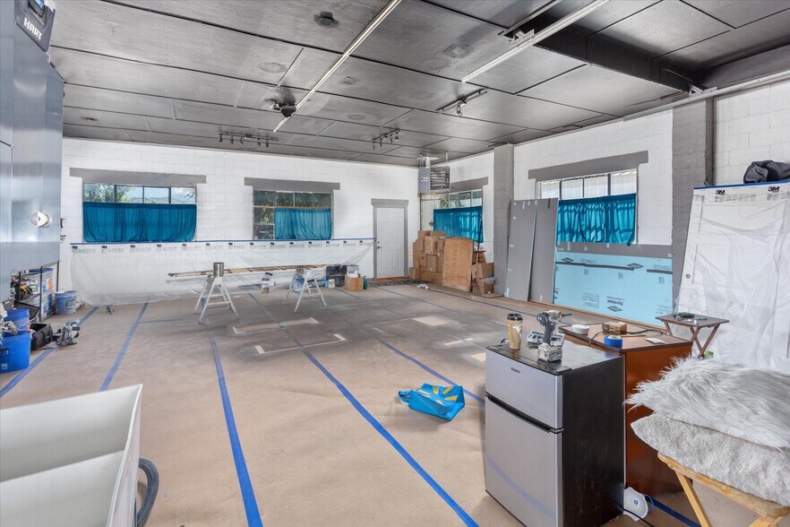 More Photos Of 249 W Rainbow Blvd, Salida Flex For Sale