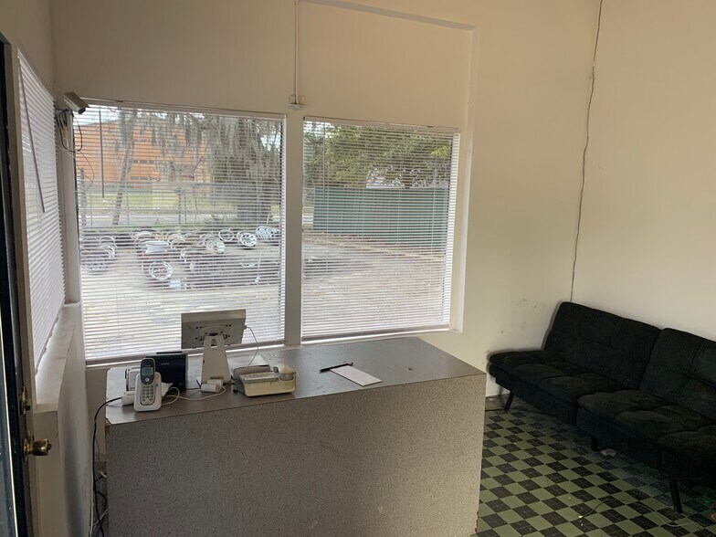 More Photos Of 5106 N Main St, Jacksonville Service Station For Sale