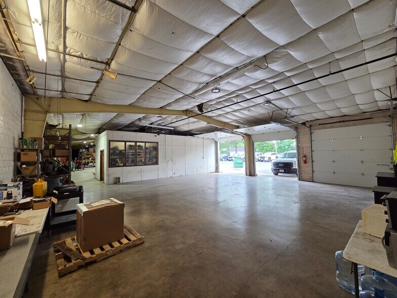 More Photos Of 2727 N St Marys St, San Antonio Service For Sale