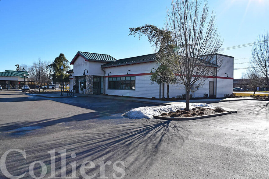 Primary Photo Of 3314 E Chinden Blvd, Eagle Restaurant For Lease