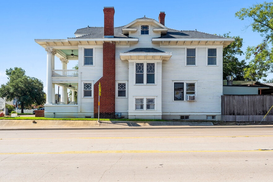 More Photos Of 312 N Central Ave, Cameron Restaurant For Sale