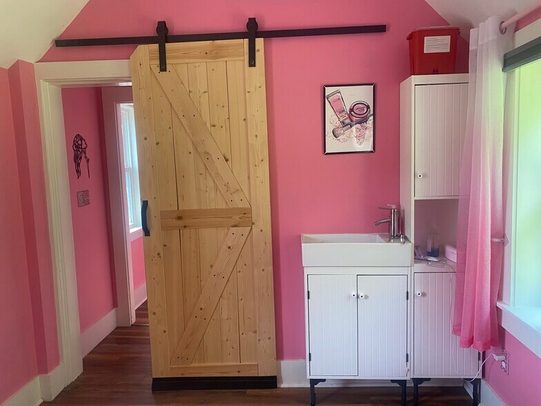 More Photos Of 82 Portland Rd, Kennebunk Office For Sale
