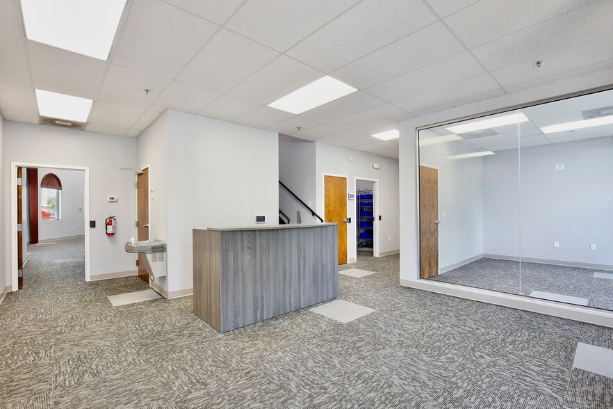 More Photos Of 6881 Kingspointe Pky, Orlando Flex For Lease