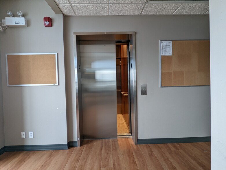 More Photos Of 3215 49 Ave, Red Deer Storefront For Lease