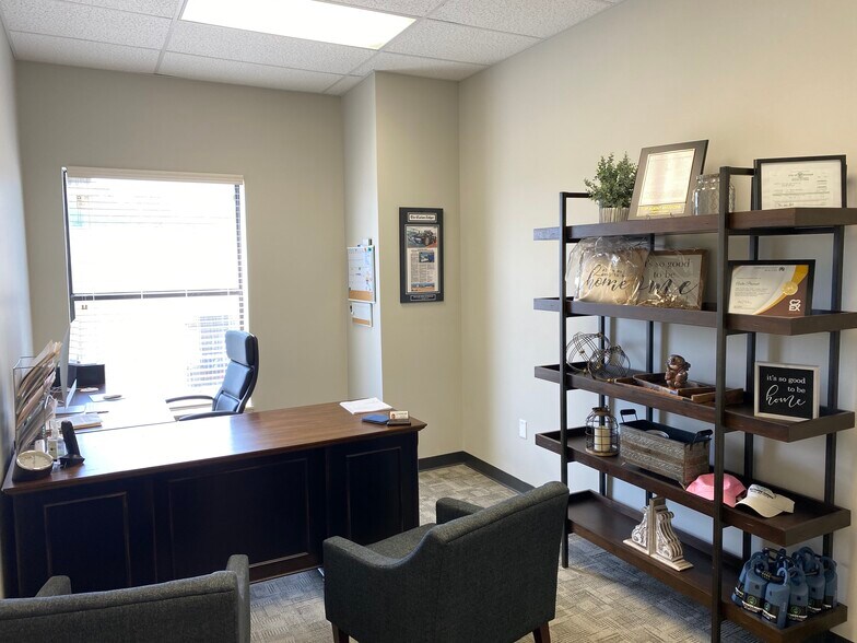 More Photos Of 115 Laurel Park Cv, Flowood Office For Lease