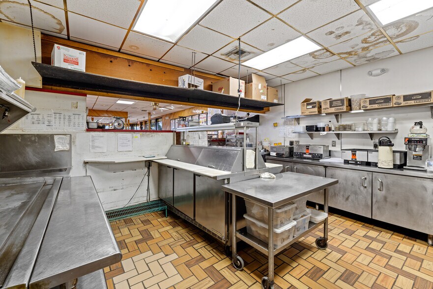 More Photos Of 733 Bedford St, Whitman Restaurant For Sale