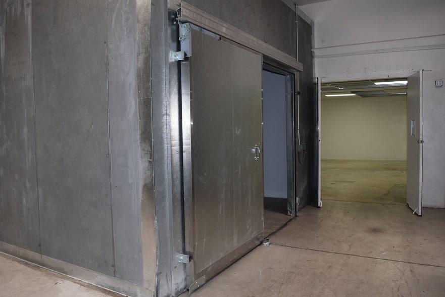 More Photos Of 7737-7741 Burnet Ave, Van Nuys Warehouse For Sale