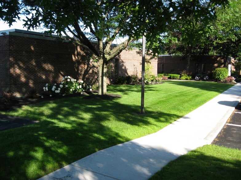 More Photos Of 17 Computer Dr W, Albany Office For Lease