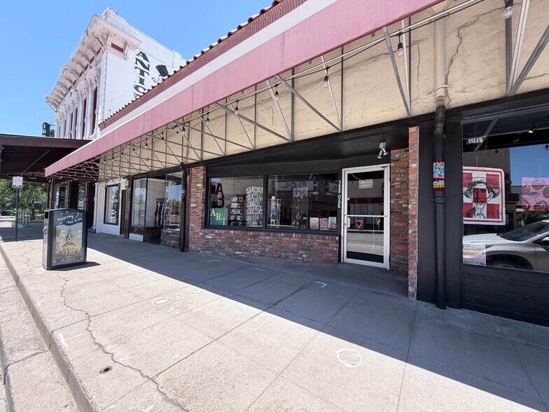 More Photos Of 328-340 Oak St, Red Bluff Storefront For Sale