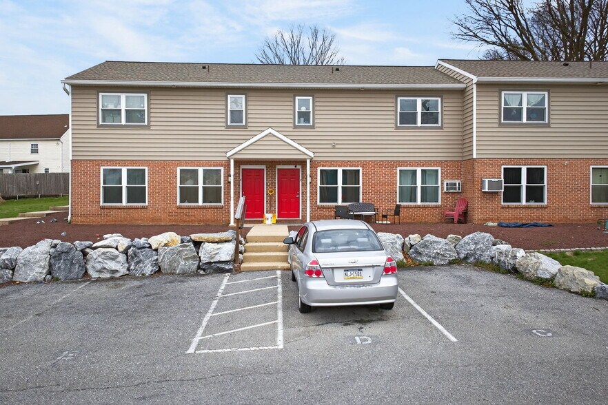 More Photos Of 196 Stone House Ln, Columbia Apartments For Sale