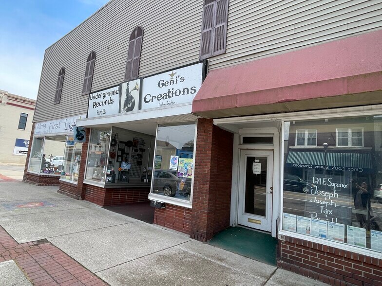 More Photos Of 124 E Superior St, Alma Storefront Retail Office For Sale