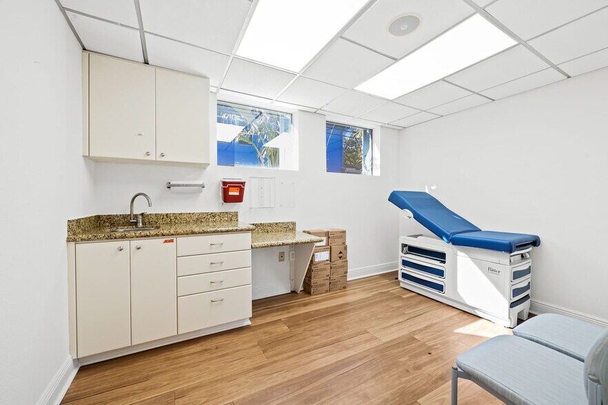 More Photos Of 100 SE 15th Ave, Fort Lauderdale Medical For Lease