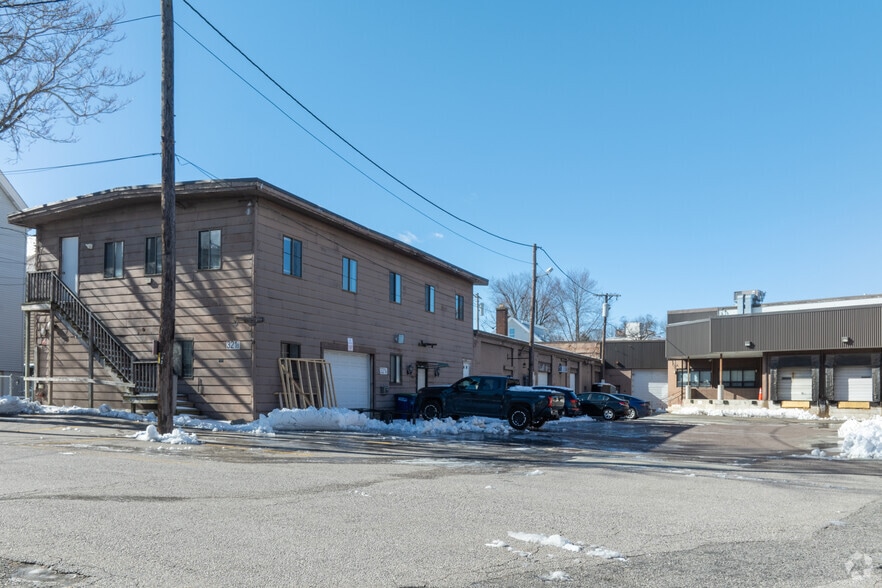 More Photos Of 321 Washington St, Somerville Warehouse For Lease