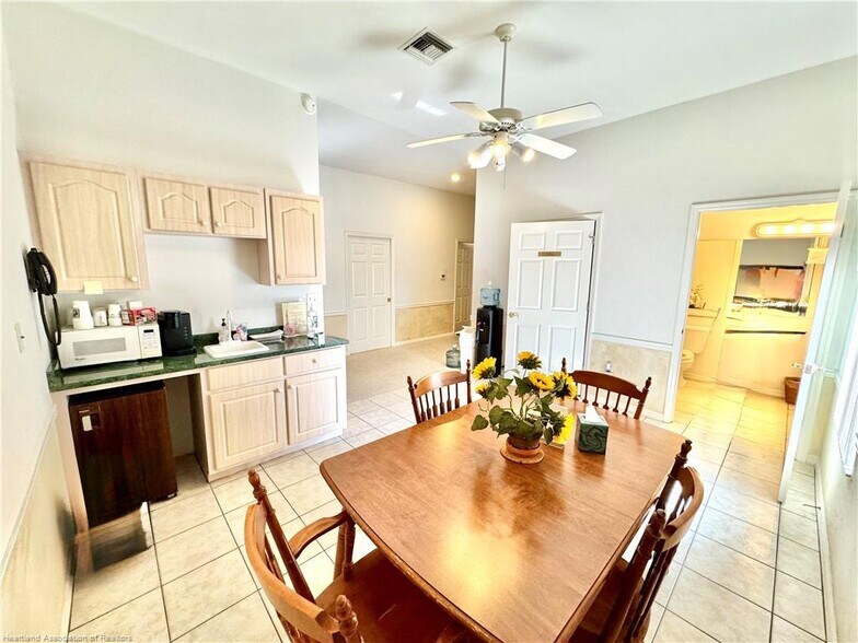 More Photos Of 2605 Bayview St, Sebring General Retail For Sale