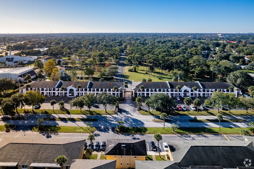 More Photos Of 2228-2356 Winter Woods Blvd, Winter Park Office For Lease