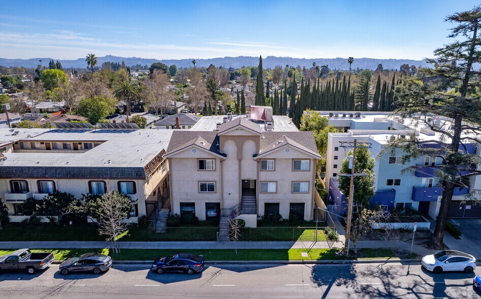 More Photos Of 13430 Victory Blvd, Van Nuys Apartments For Sale