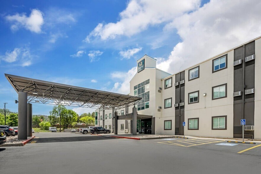 More Photos Of 412 US-70, Ruidoso Hotel For Sale