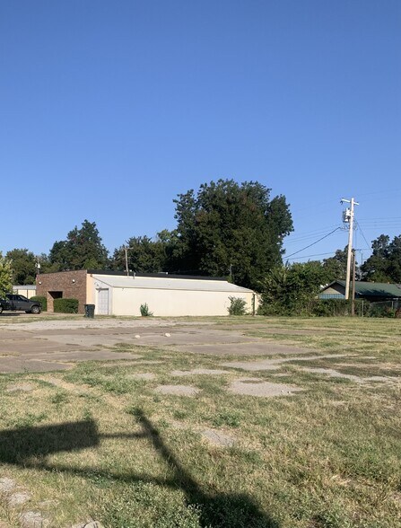 More Photos Of 1817 Linwood Blvd, Oklahoma City Warehouse For Lease