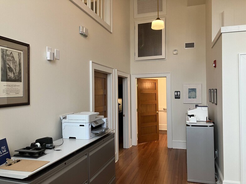 More Photos Of 212 S Center St, Statesville Storefront Retail Office For Lease